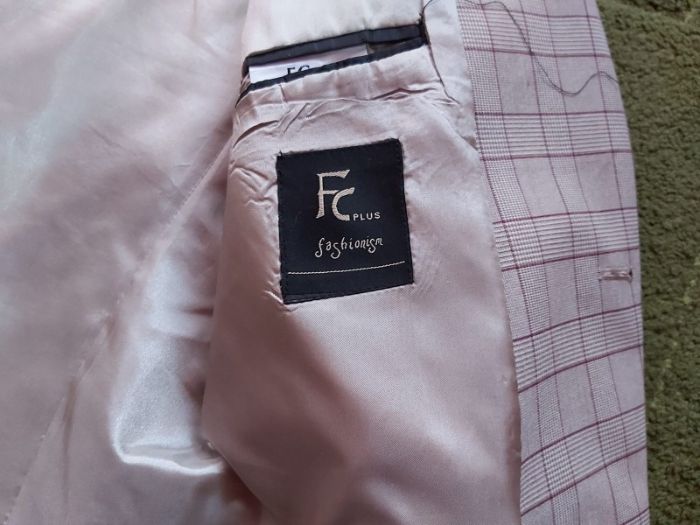 Costum de bărbați elegant mărimea M