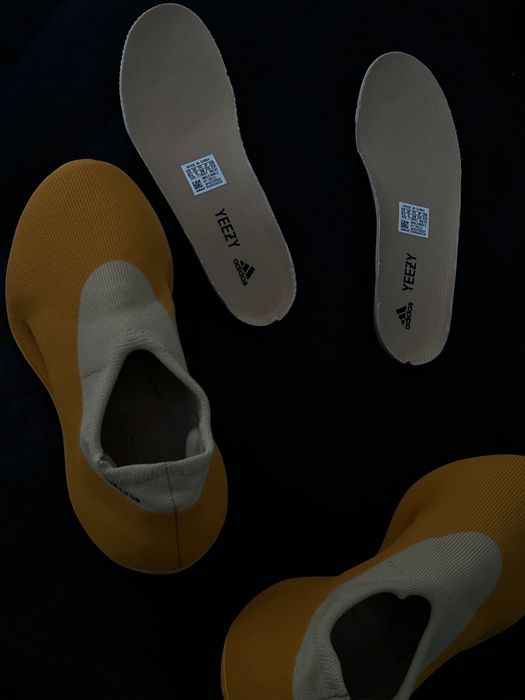 Adidas Yeezy runner sulfur