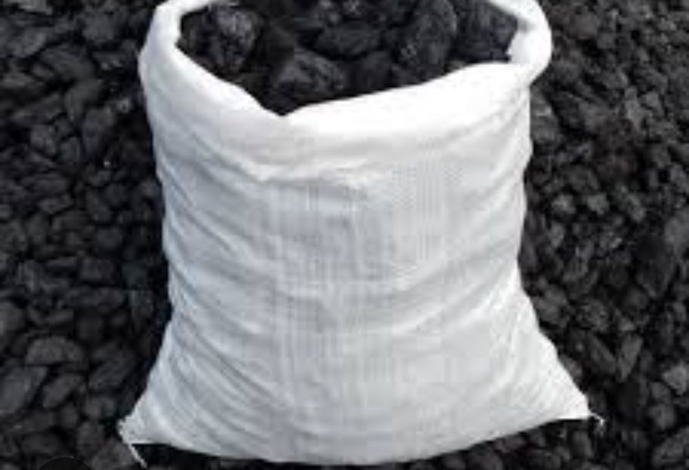 Продам уголь в мешках Шубаркуль сортовой 1700 за мешок. 40 кг Красный