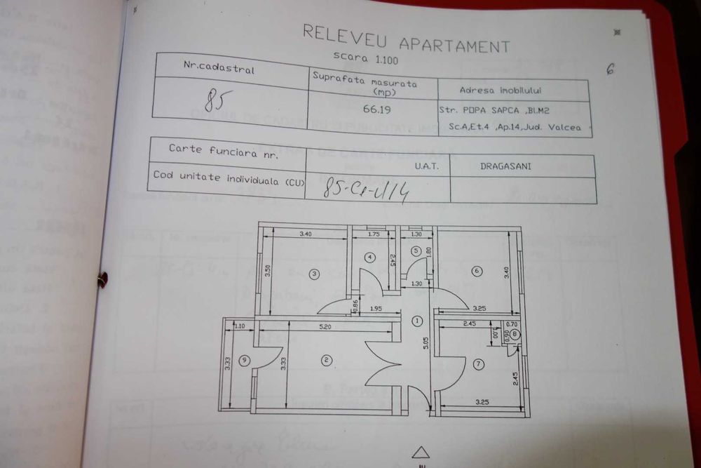 Apartament 3 camere, 2 bai, decomandat, central, langa piata
