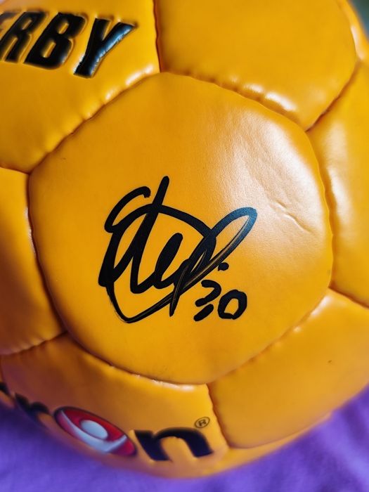 Колекционерска футболна топка на Литекс с четири автографа