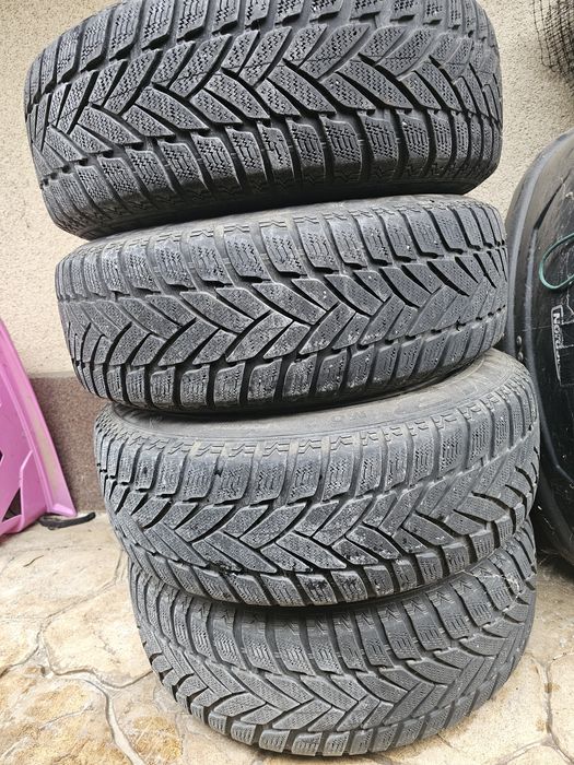 Vand Anvelope Iarna 195 /65/15 + jante tabla si capace
