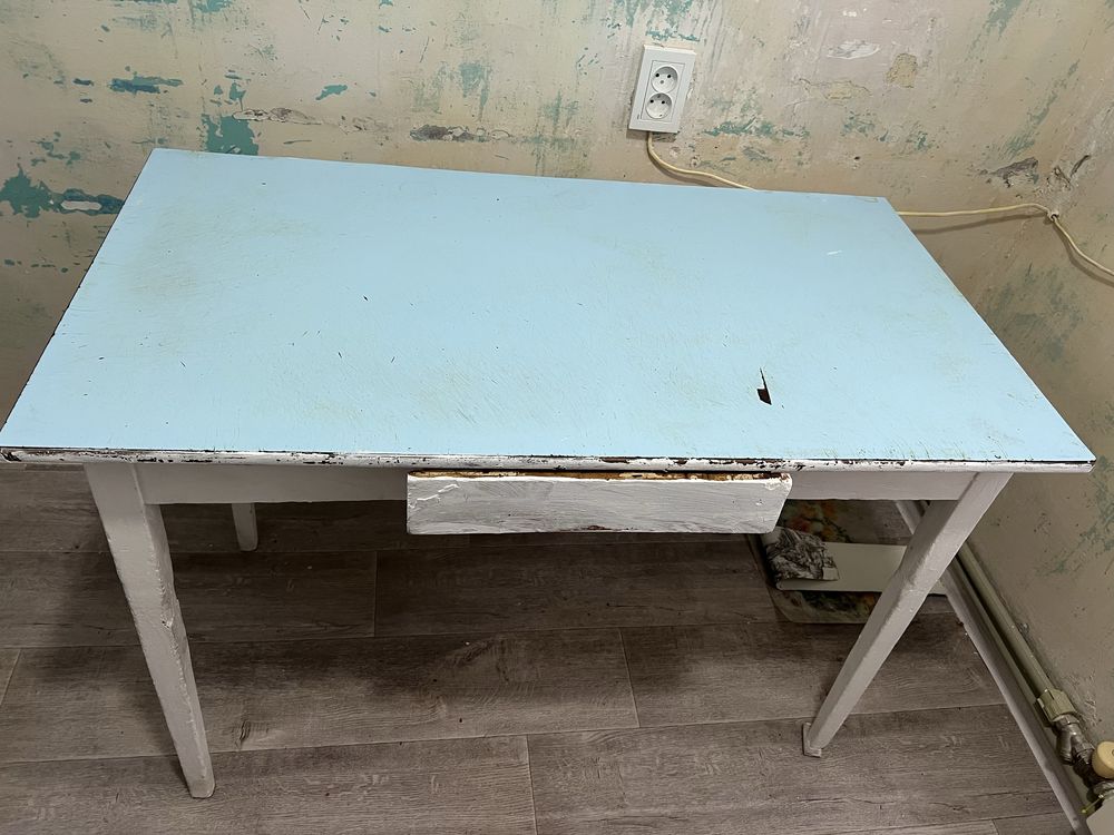 Продам кухонный стол