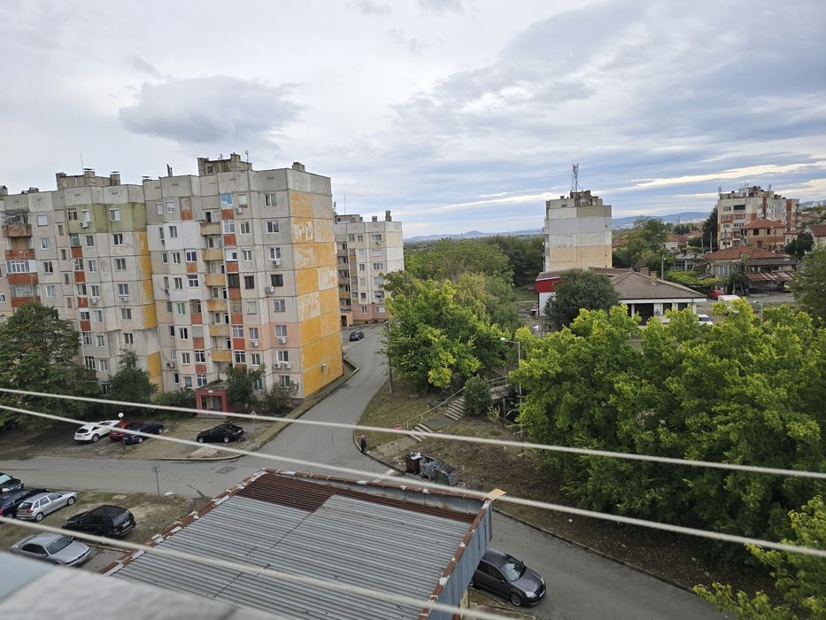 Под наем в кв.Зора