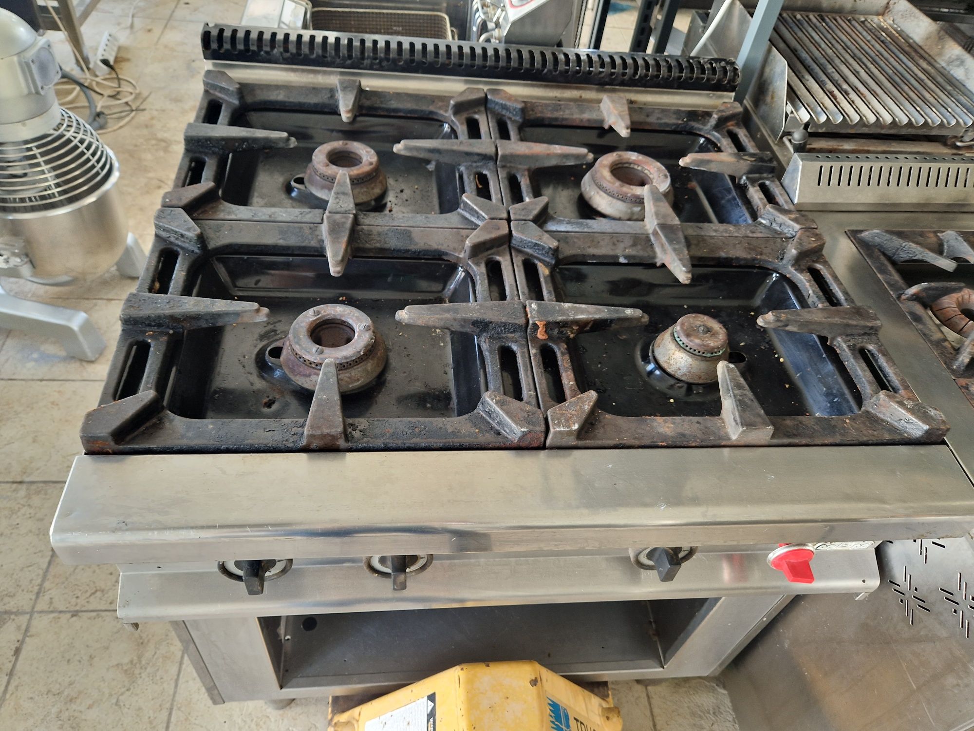 Aragaz inox 4-6 ochiuri, de.putere, cu banc