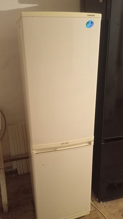 Продам холодильник с доставкой.