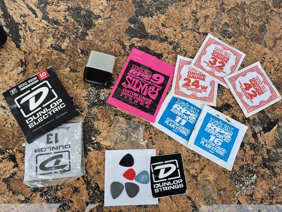 Vând accesorii pentru chitara, Dalop toate la pachet 


Atentie !!!

-