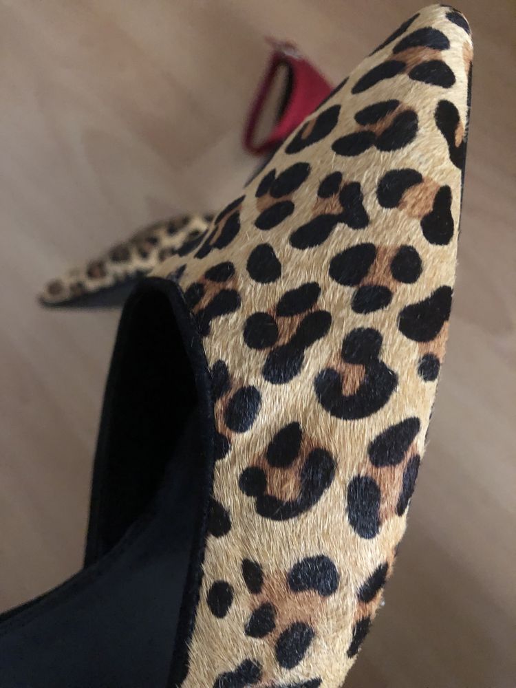 Pantofi cu toc inalt