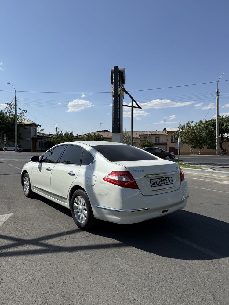 Nissan tiana sotiladi