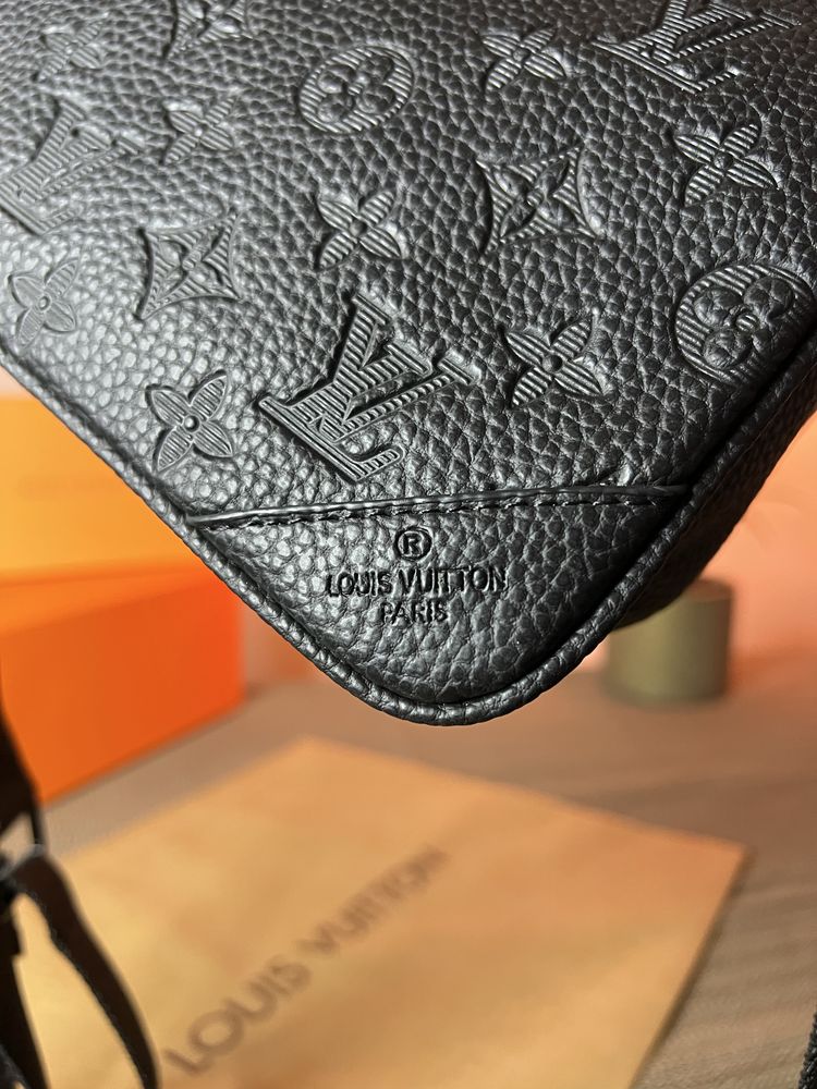 Borseta Louis Vuitton Trio Messenger Shadow Premium