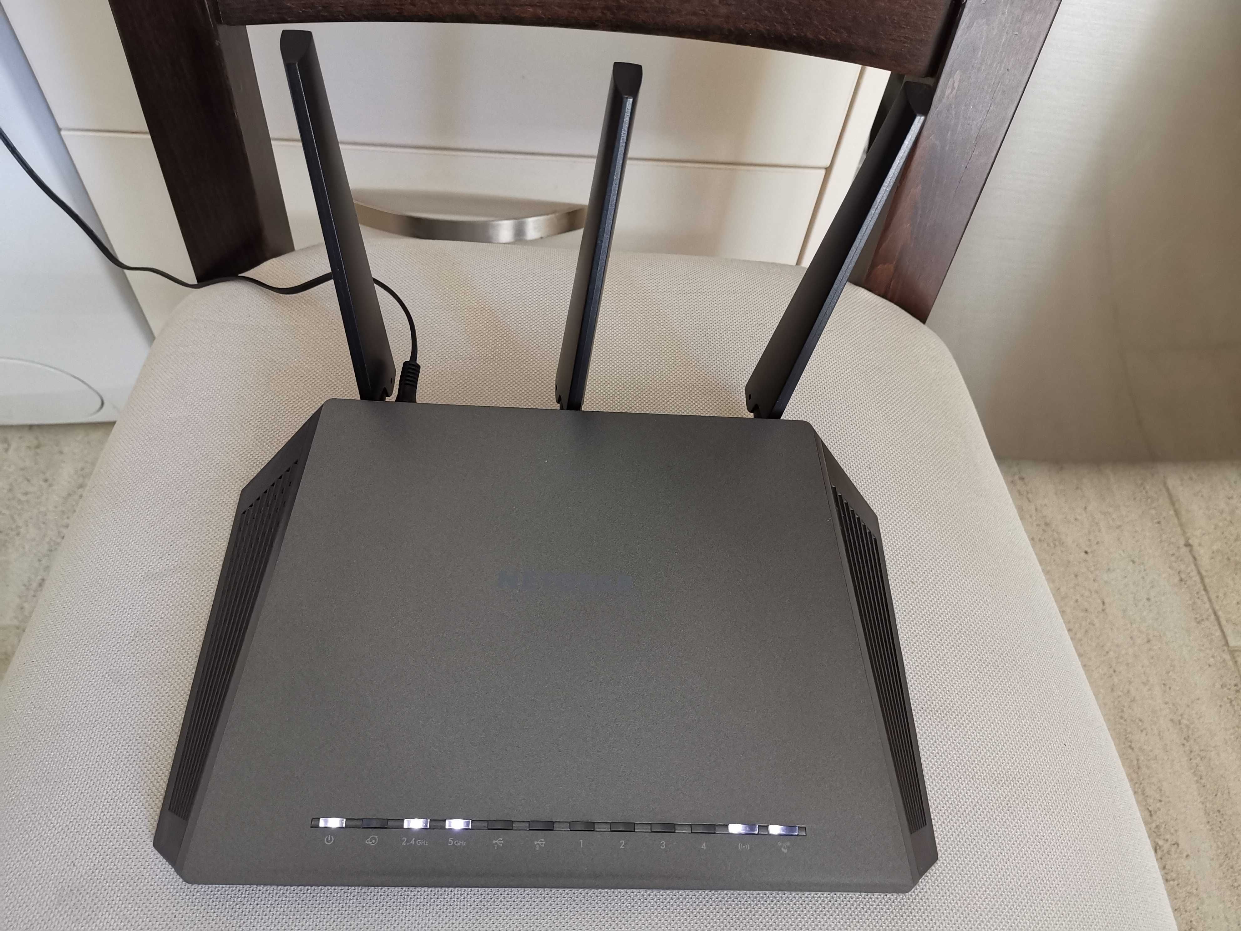 безжичен гигабитов рутер NETGEAR Nighthawk Wi-Fi Router R7000