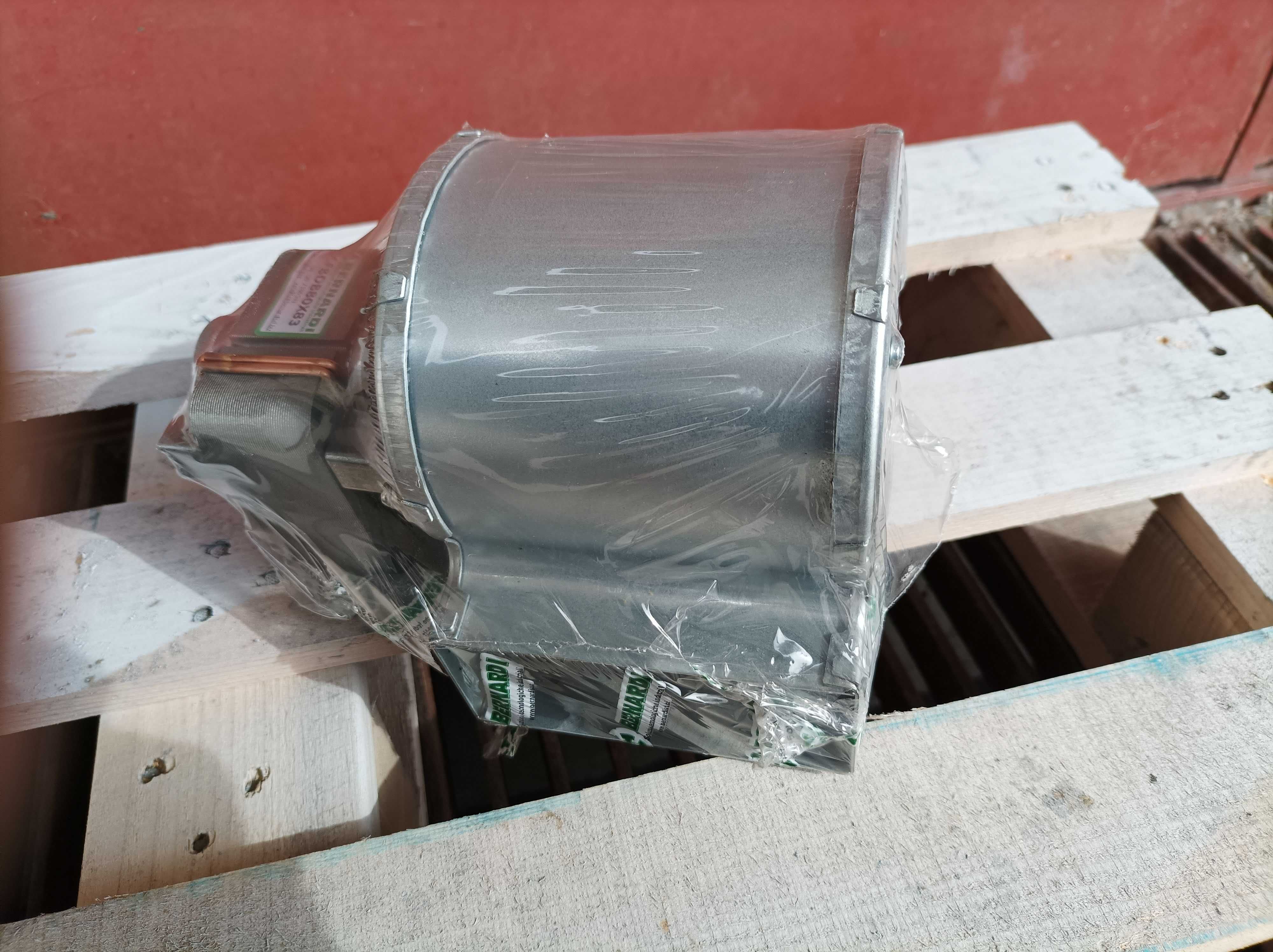 Вентилатор за пелетна печка двойносмучещ Fergas 258 m3/h Qmax