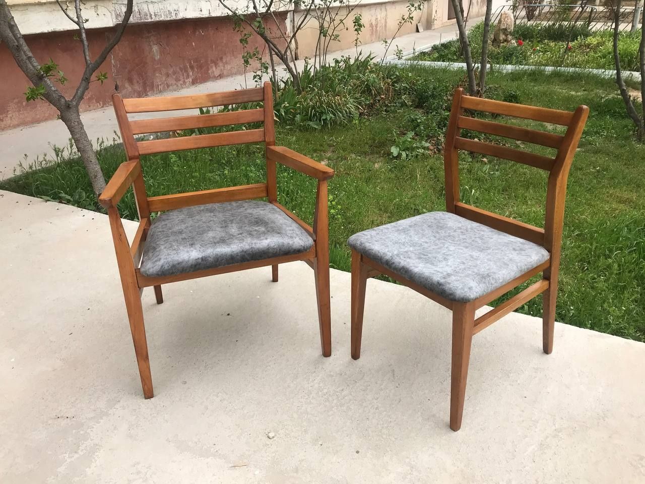 Реставрация любых стульев и других предметов мебели из массива дерева.