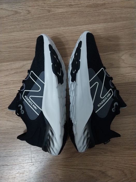 Adidasi Nou originali New Balance Nr.42,5