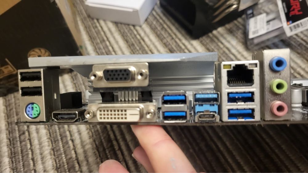 Комплект i5 9400f + мат плата ASRock B365 Pro 4 ddr4