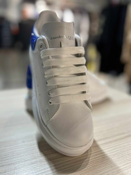 Adidasi Nike airforce 1.