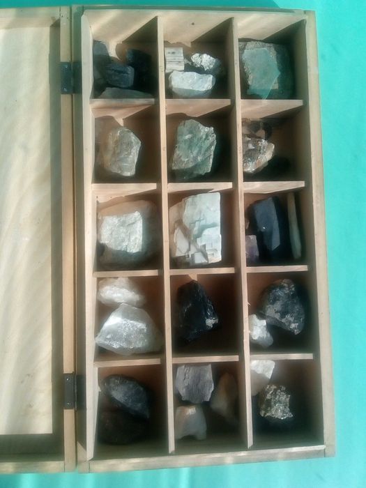 Сбирка,Учебна,Геоложка,Скални,Породи