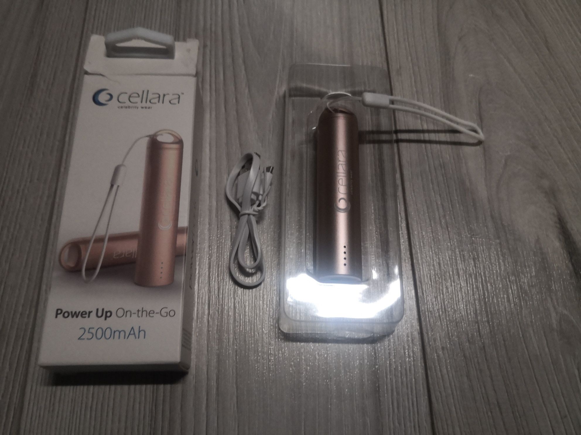 Power bank baterie externa model cilindric stil ruj de 2500 mAh