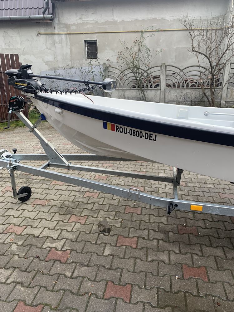 Vând ansamblu complet barca, motor si peridoc