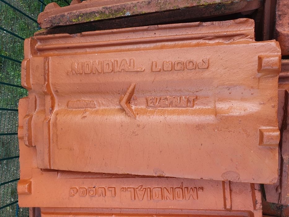 Tigla  ceramica profesionala  în stare foarte bună.
