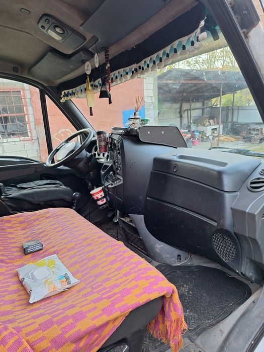 Vând camioneta iveco