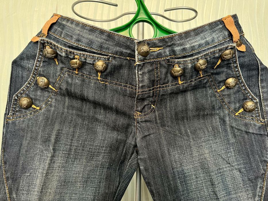 Джинсы женские с пуговицами