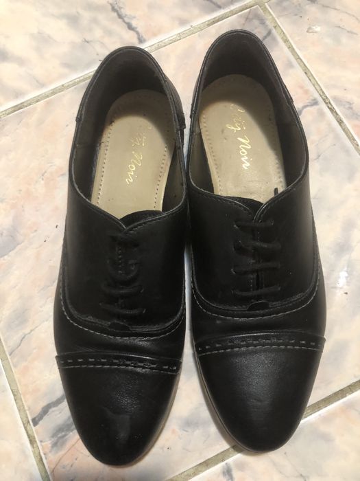 Vand pantofi piele, stare excelenta