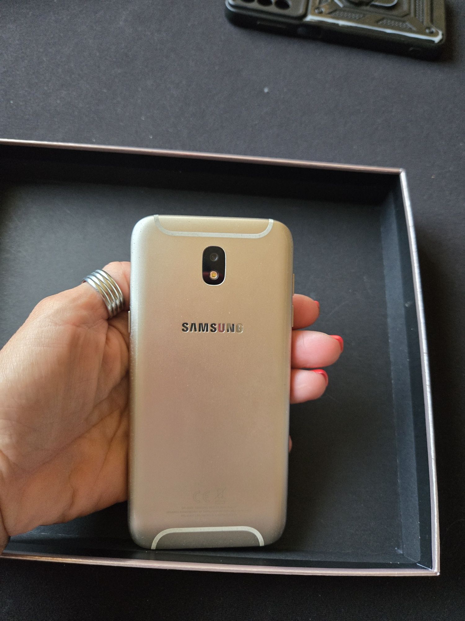 Samsung Galaxy  S 8 ,J 5