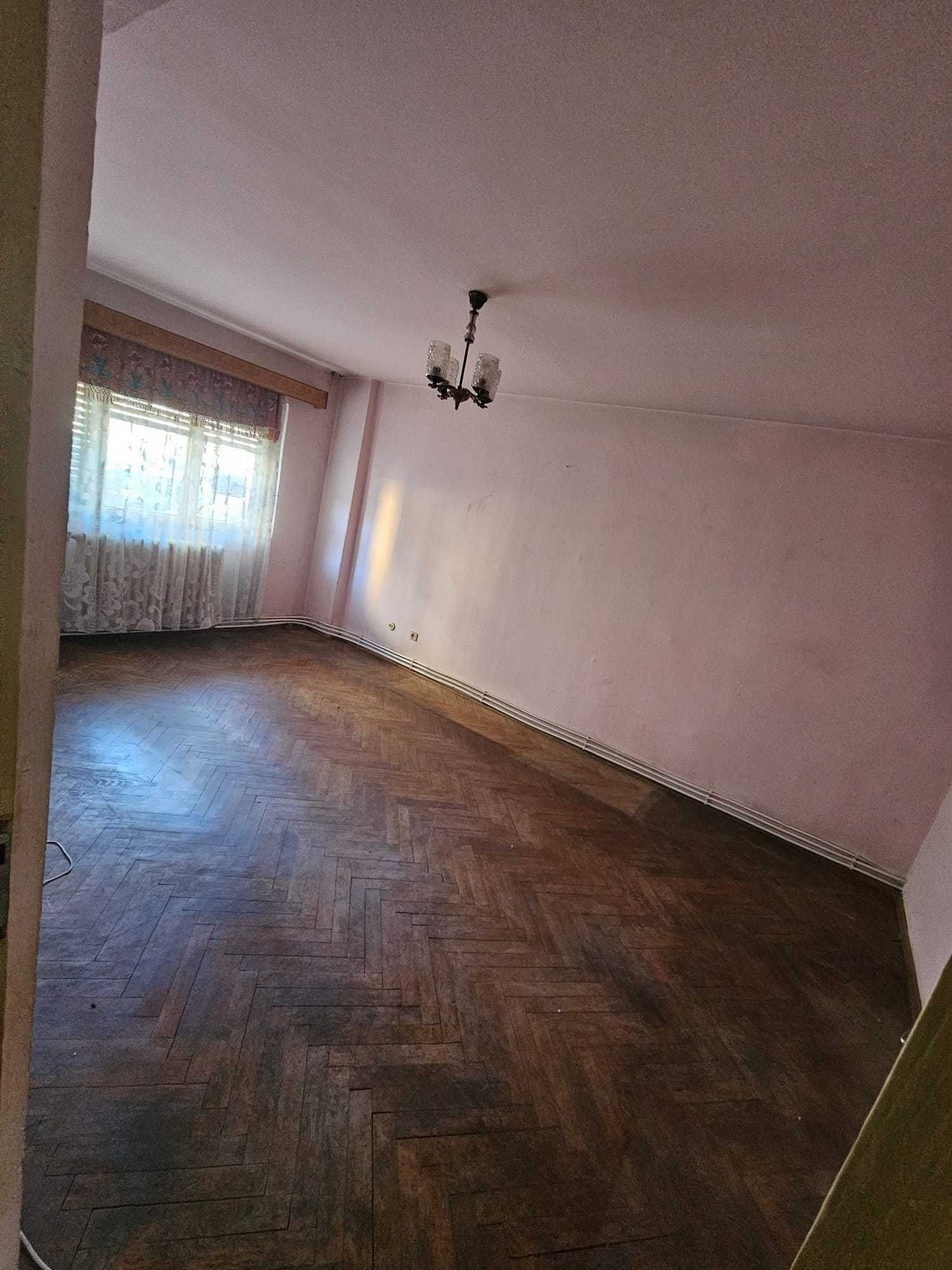 Vand apartament 4 camere plus 2 bai