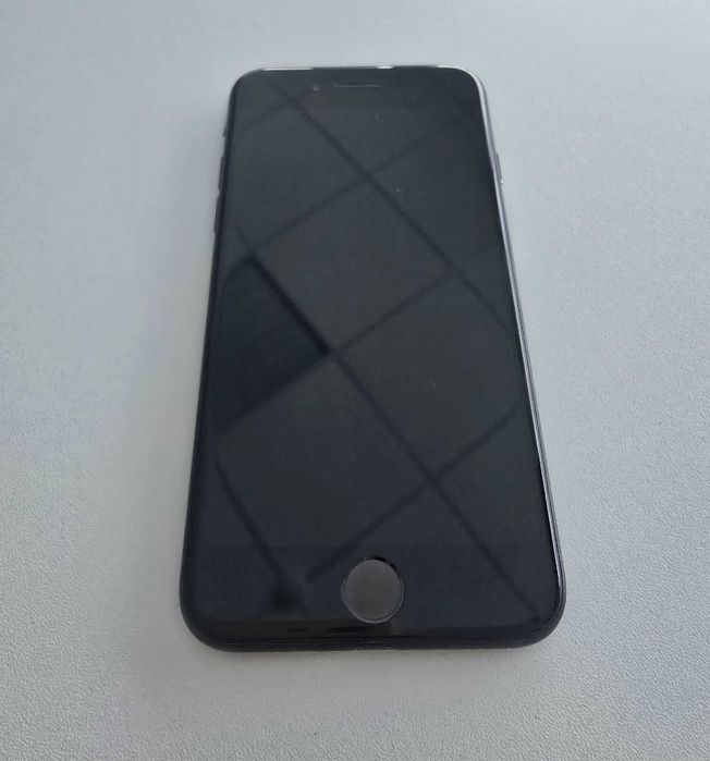 Продам Iphone Se 128гб