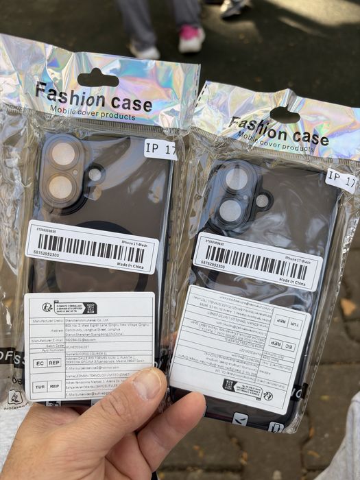 Huse negre si protectie geam Iphone 17