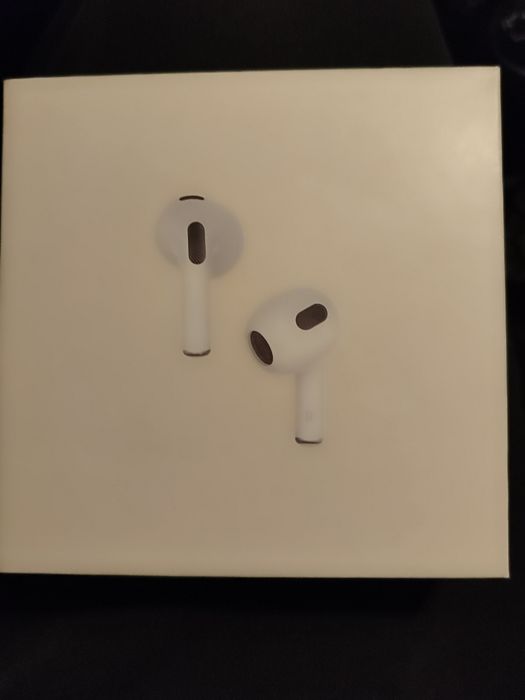 Продам Apple AirPods 3