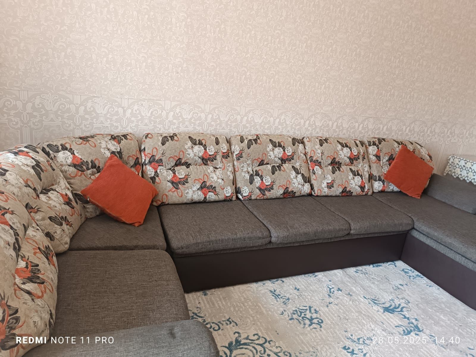 Продам диван, возможно торг