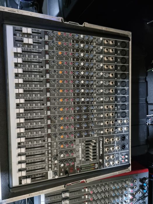 Mixer pasiv mackie PRO FX16 cu case 1500 de lei
