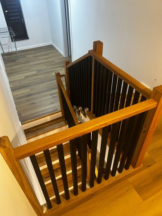 Trepte din lemn masiv cu rasina epoxidica