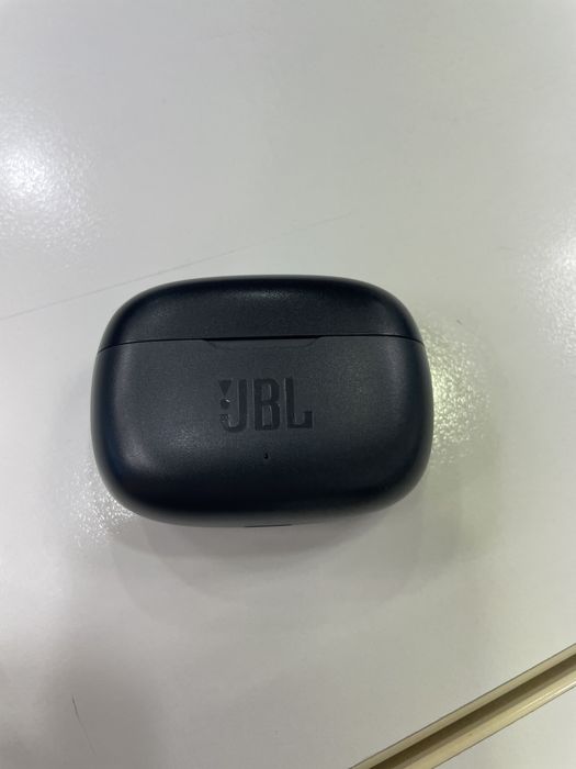 Продам беспроводные наушники JBL