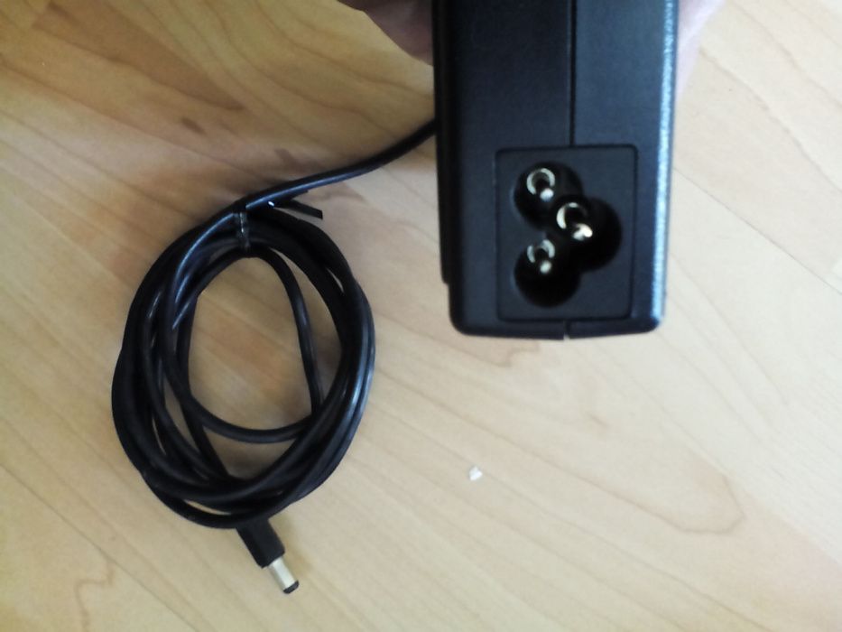 Захранващ адаптер за компютър ADP-70EB