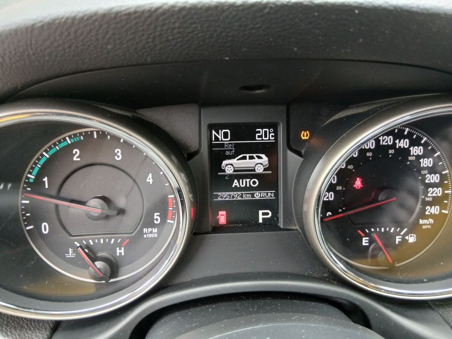 Vând JEEP GRAND Cherokee