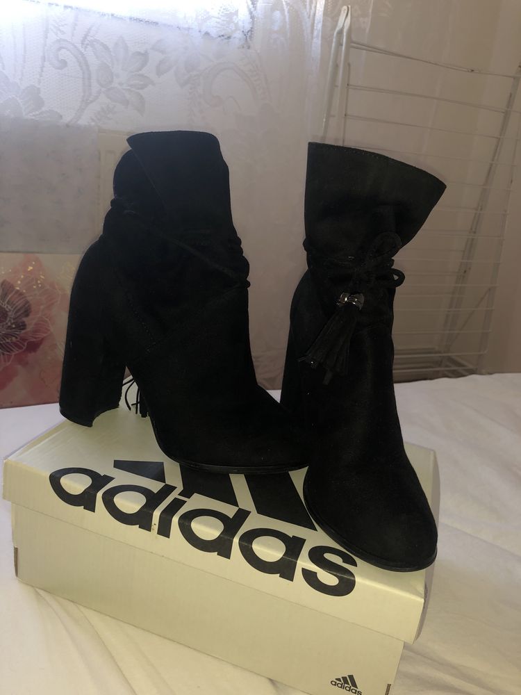 Sandale si botine