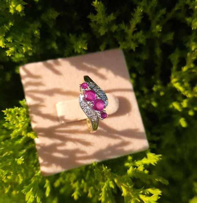 Inel din aur de 14K cu rubine si diamante naturale