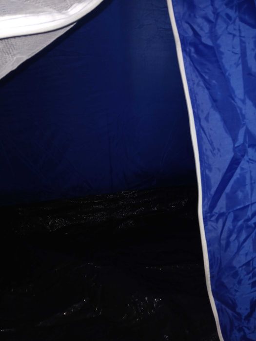 De vanzare cort pentru 2 persoane aproape nou ,stare impecabila.