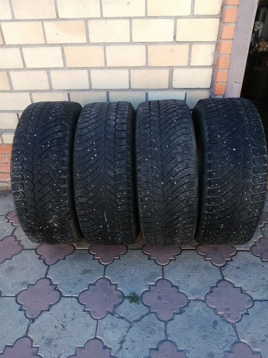 Продам комплект шины зимние