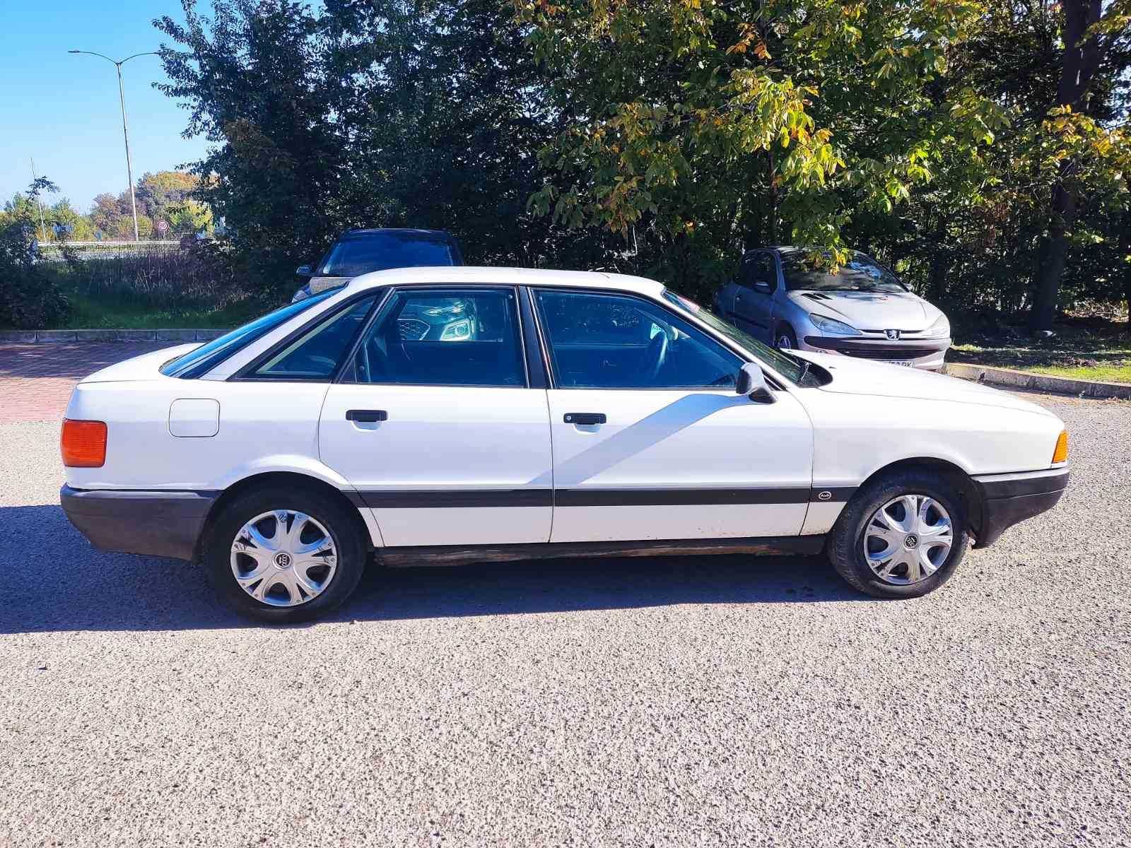 Лек автомобил AUDI 80 (яйце)