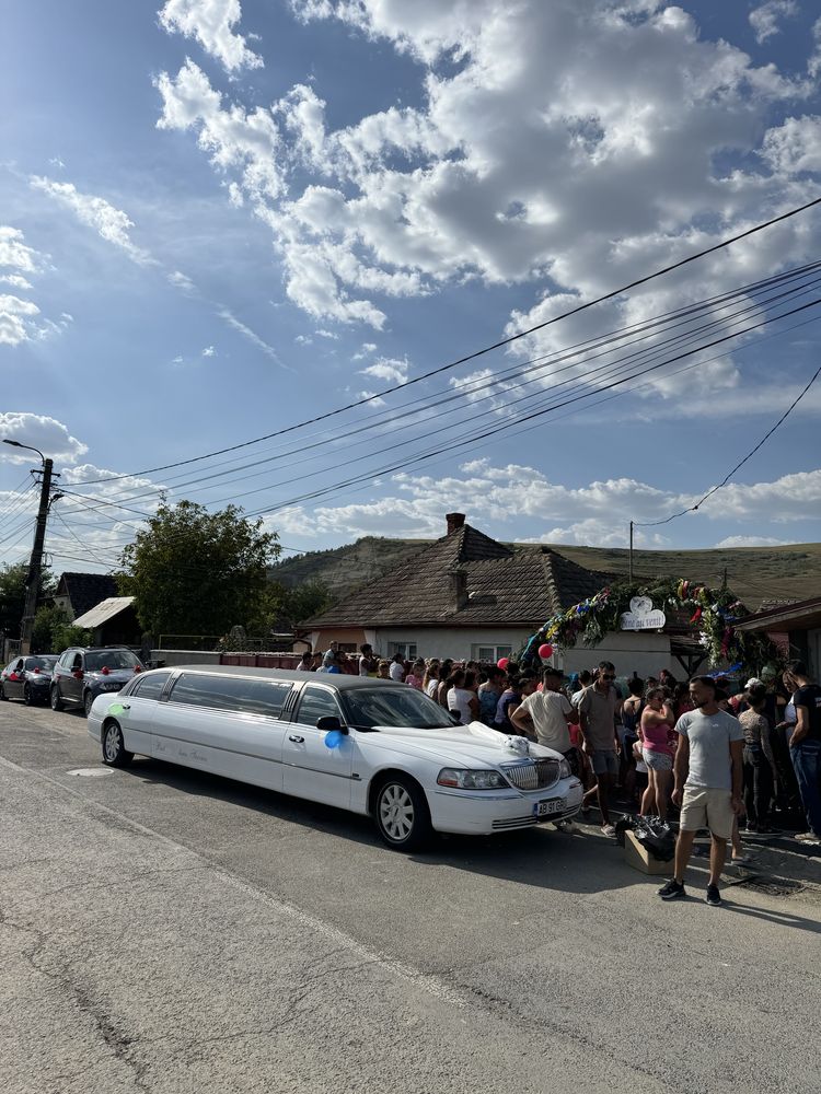 Limuzine Lincoln Town Car de Inchiriat