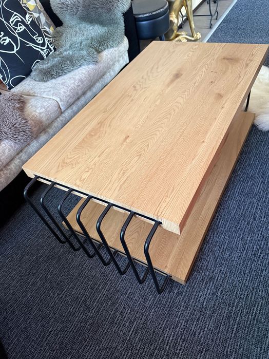 Дизайнерска  холна маса