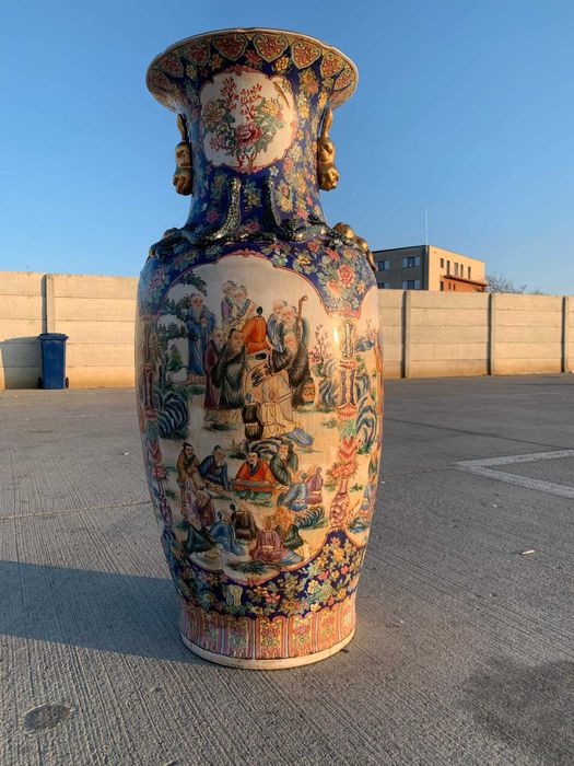 Vaza din portelan uriase