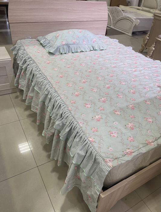 Продам покрывала на 1,5 спальную кровать