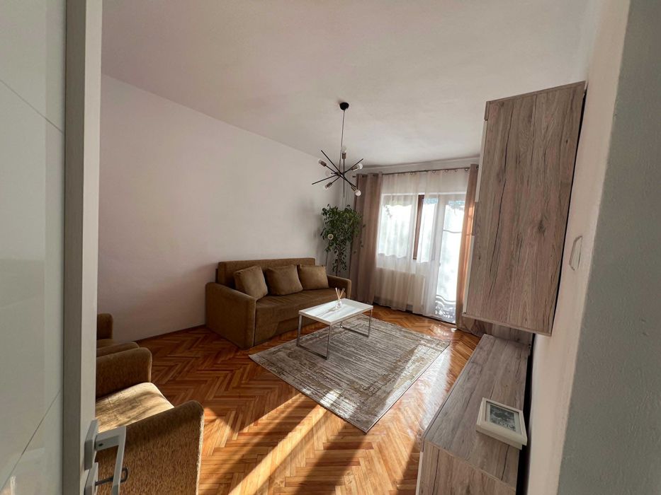 inchiriez apartament 3 camere