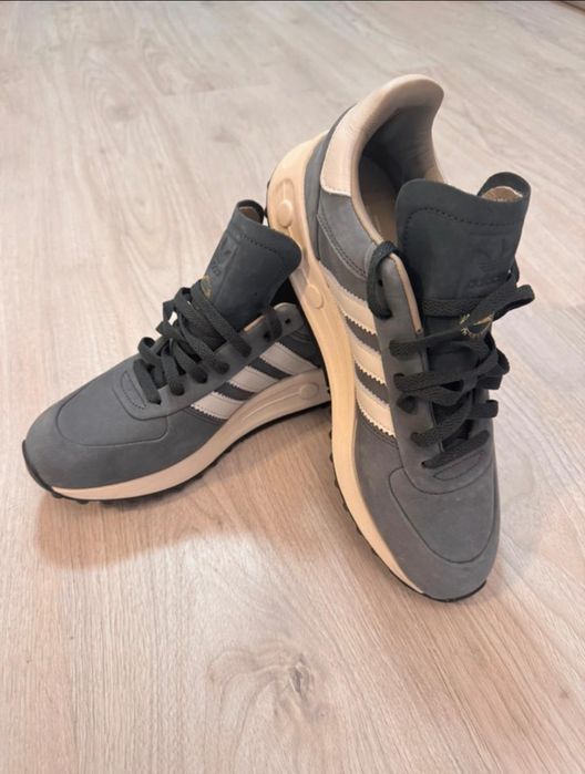 Adidasi Adidas 42 Nepurtati noi originali
