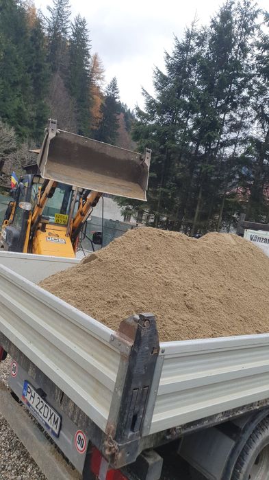 Nisip,pietriș, pământ negru vegetal